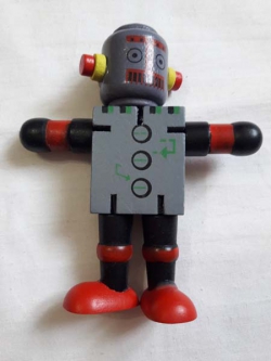 Деревянная игрушка робот