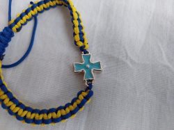 Сине-желтый браслет с крестиком