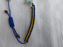 Синьо-жовтий браслет з хрестиком