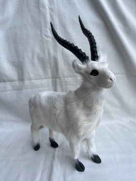 Статуетка Кози з хутра