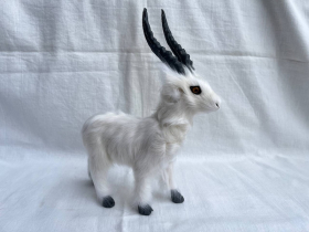 Статуетка Кози з хутра