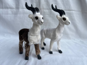 Статуетка Кози з хутра