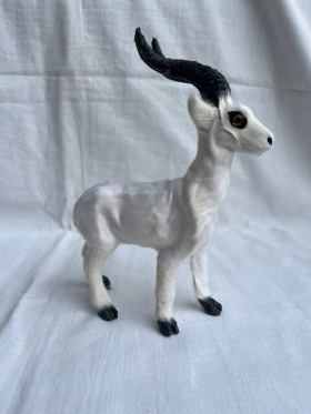 Статуетка Кози з хутра