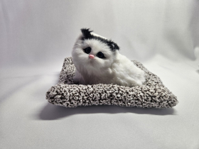 Милі музичні кошенята на килимку. Фігурка Котика. Котик з функцією мяукання.