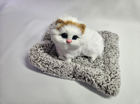 Милі музичні кошенята на килимку. Фігурка Котика. Котик з функцією мяукання.